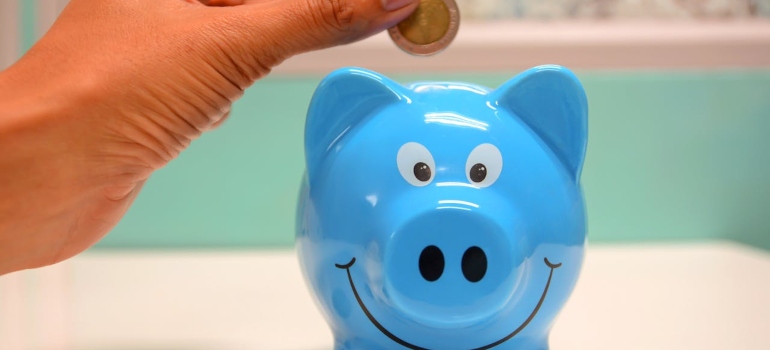Top 5 mistakes to avoid when moving in Cincinnati 3 a piggy bank
