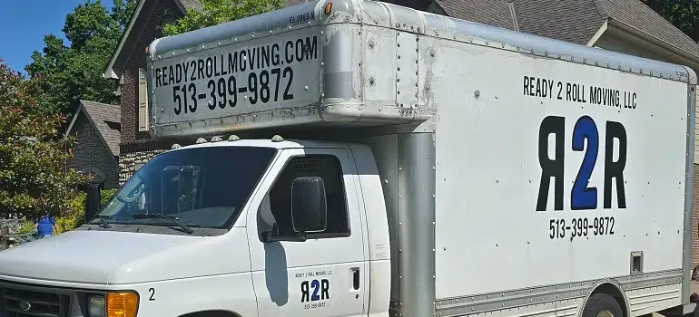 What you need to know before moving to Middletown Ohio 8 A moving van traveling to Middletown, Ohio