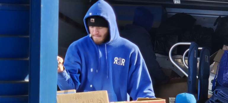 Maximizing daylight during your February move: Tips for a smooth transition 6 Mover in blue hoodie loading packed truck