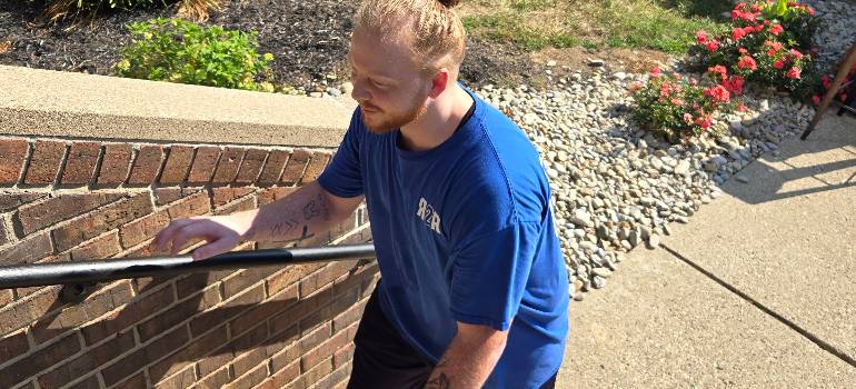 Relocating your family to Lebanon Ohio: Schools, parks & services 5 Mover working and helping people who are moving to Lebanon Ohio this summer